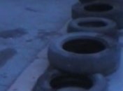 В Сумах возле ОГА активисты зажгли костры и разложили шины (Видео)