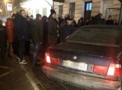 Во Львове авто влетело в остановку с людьми, есть пострадавшая