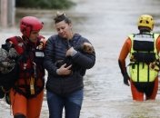 Двое человек пропали без вести из-за наводнения на юге Франции (Видео)