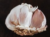 Запах чеснока не исчезает сам по себе