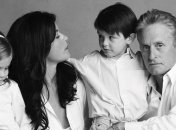 Все семейство в сборе: Кэтрин Зета-Джонс поделилась семейным снимком