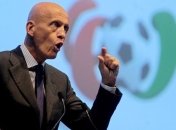 Коллина угрожает арбитрам?