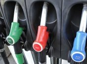 У Азарова обязали нефтетрейдеров держать цены на бензин до выборов