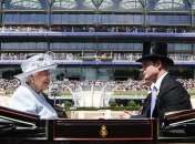 Внук Елизаветы II очень сильно переживает за ее здоровье