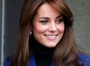 Элегантный наряд нежного оттенка: Кейт Миддлтон на вечеринке Королевского сада