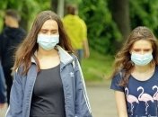 Сохранение дистанции между людьми и ношение защитных масок существенно снижает риск заражения Covid-19