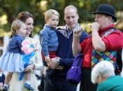 Новые фото принца Джорджа и принцессы Шарлотты: малыши повеселились на детской вечеринке (ФОТО)