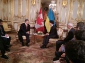 Порошенко обсудил с премьером Канады упрощение визового режима