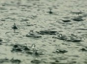 Прохолодно і дощитиме в Україні в перший день літа