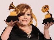  Журналист пытался рассорить Адель и Шер