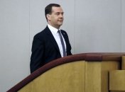 Медведев поручил подготовить решение по оказанию гумпомощи Донбассу