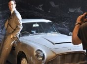 Герои ролика Coca-Cola напели мелодию из Бонда