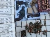 В Днепре изъяли арсенал боеприпасов у торговца оружием