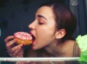 Какое количество конфет может убить человека (Видео)