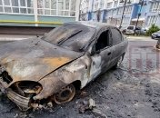 Во дворе ЖК в Киеве устроили масштабный пожар: машины горели одна за другой (фото)