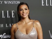 Ева Лонгория восхитила фигурой в кружевном платье