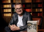 Александр Пономарев со своей книгой