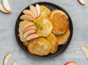 Яблочные оладьи