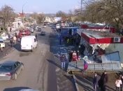 В Николаеве армейский бензовоз въехал в зоомагазин (Видео)