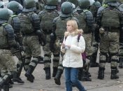 "Делятся на омоновцев и людей": сеть поразило фото детской игры в Беларуси