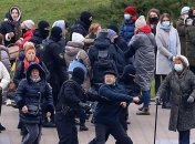 Избиения до потери сознания и взрывы: силовики Лукашенко разгоняют протестующих (фото, видео)