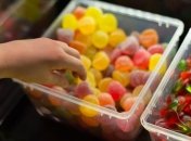 Лайфхаки, як змусити дитину менше їсти солодощів