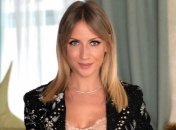 Леся Никитюк запостила фото в очень короткой мине юбке в дорогом отеле