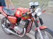 Мотоциклист сбил мальчика на роликах