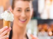 Медики рассказали о вреде мороженого