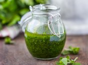 Як приготувати смачний соус з зелені: корисні поради та базовий рецепт