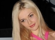 Эрика Герцег показала роскошную грудь