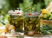 Дачные заготовки: малосольные огурцы