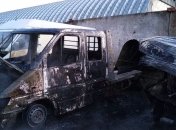 Ночной инцидент: В городе Днепр спасатели ликвидировали пожар двух автомобилей