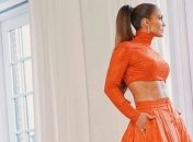 Дженнифер Лопес восхитила стильным выходом в костюме Alex Perry (Фото, Видео)