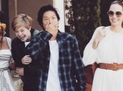 Анджелина Джоли на прогулке в Западном Голливуде с детьми (Фото)