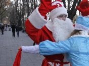 Полсотни Дедов Морозов и Снегурочек развлекли донецких чиновников