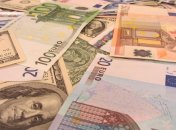  НБУ активно избавляется от евро и покупает американский доллар