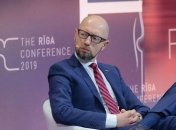 Яценюк о "нормандской встрече": Президент вел себя достойно