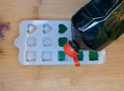 Заморозьте средство для мытья посуды в формочках