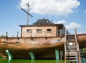 Китаец строит "ноев ковчег" на случай потопа 