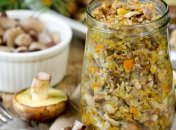 Аджика з грибів — смачна та ситна закрутка