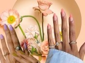 Колір Pantone 2024 на нігтях праворуч — Peach Fuzz