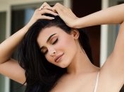 Кайли Дженнер продемонстрировала идеальную фигуру