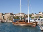 Власти Антальи запретили публичное распитие алкогольных напитков