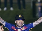 Дани Алвес попрощался с болельщиками "Барселоны"