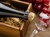 Корок від шампанського може ще стати в нагоді