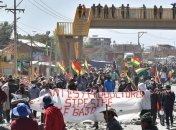 Страна блокирована: на протестах в Боливии ранили трех человек (Видео)