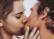 Міжнародний День поцілунку 2020: найкращі вітання у віршах та листівках