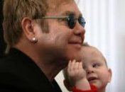 Элтон Джон устроил с сыном семейный уик-энд на Гавайях