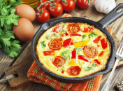 Ситний та смачний омлет з овочами